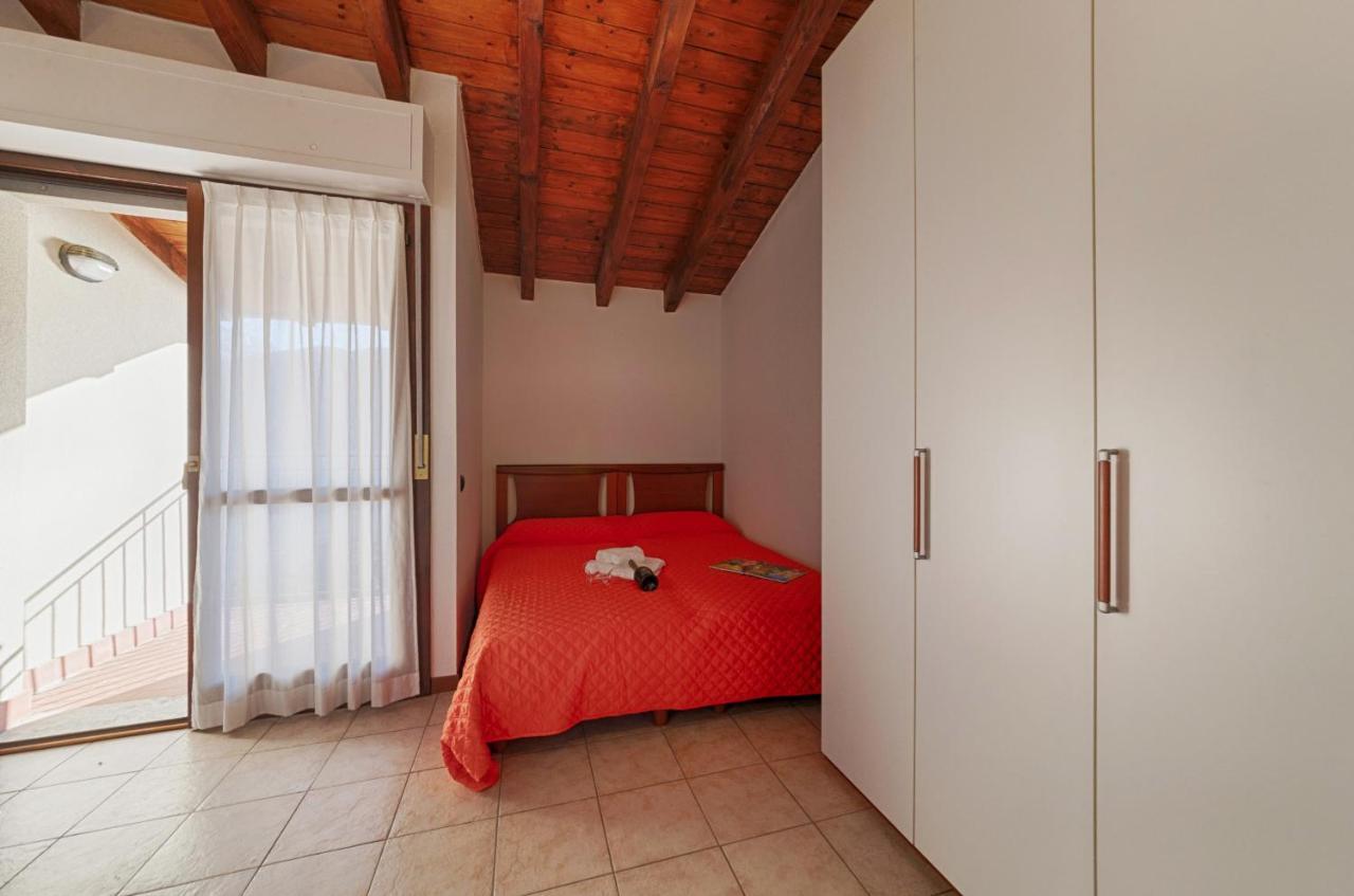2-Bedroom Lakeview Apartment At The Lake Acquaseria Екстериор снимка