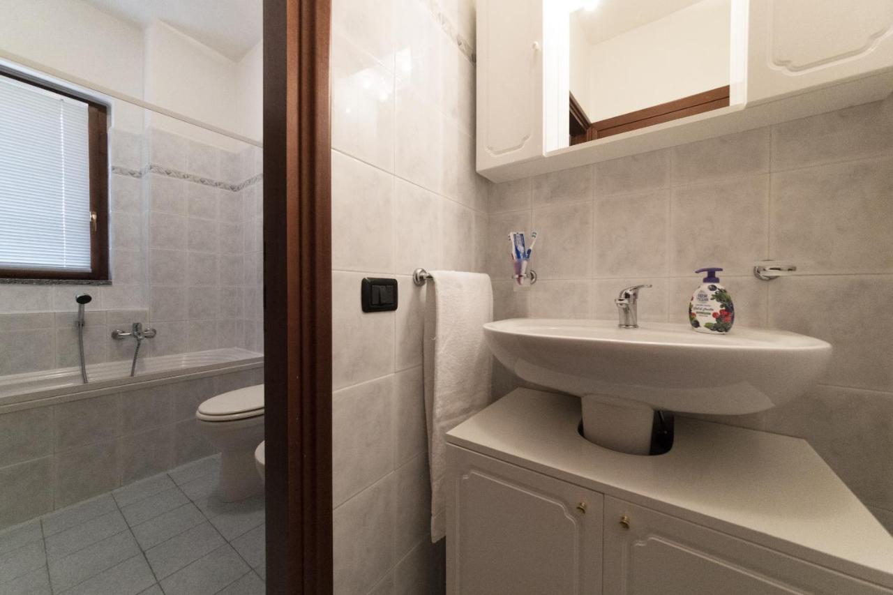 2-Bedroom Lakeview Apartment At The Lake Acquaseria Екстериор снимка