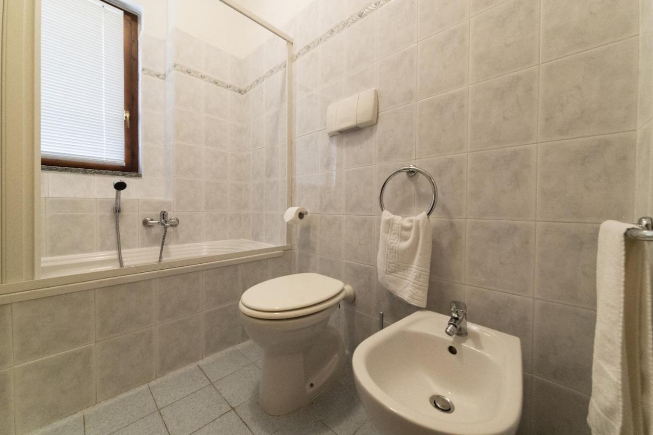 2-Bedroom Lakeview Apartment At The Lake Acquaseria Екстериор снимка